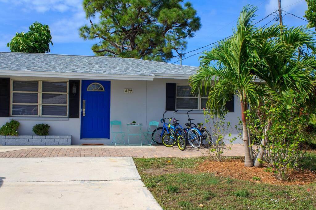 699 Beach Oasis,Walk,Bike To Beach, Fenced Backyard, Large Driveway Apartment Naples Exterior photo